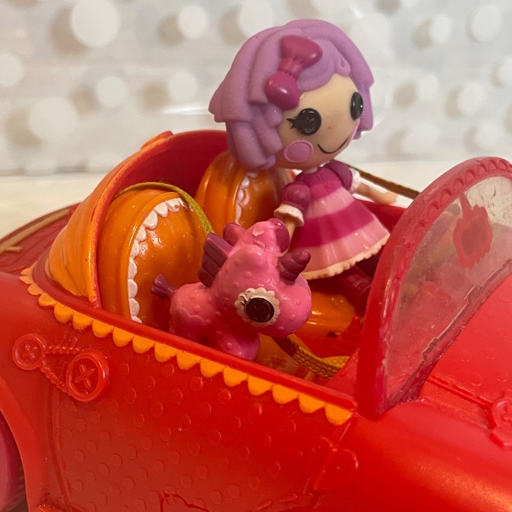 LaLaLoopsy ๐Mini RC Cruiser car with mini doll & tinies pet - Picture 4 of 12